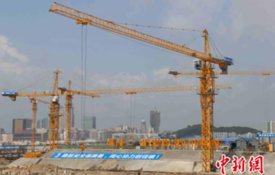 中聯(lián)重科塔吊 港珠澳大橋核心工程的“空中巨臂”